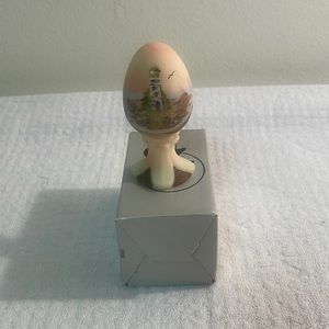 Collectible Fenton egg. Burmese. Signed and numbered. Original box